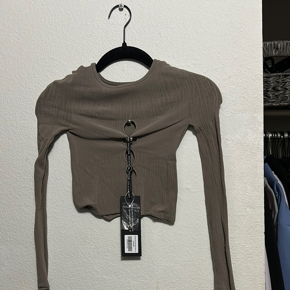 White fox boutique, long sleeve crop top